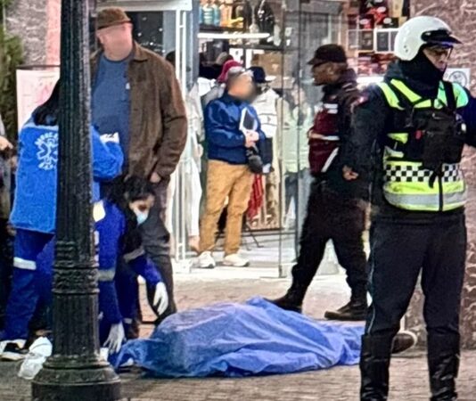 Hallan a un hombre sin vida en pleno centro de Salta y la Justicia investiga las causas del fallecimiento