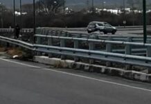 Vuelco mortal en el nudo vial: una joven automovilista chocó el guardarraíl, salió despedida y murió en el acto