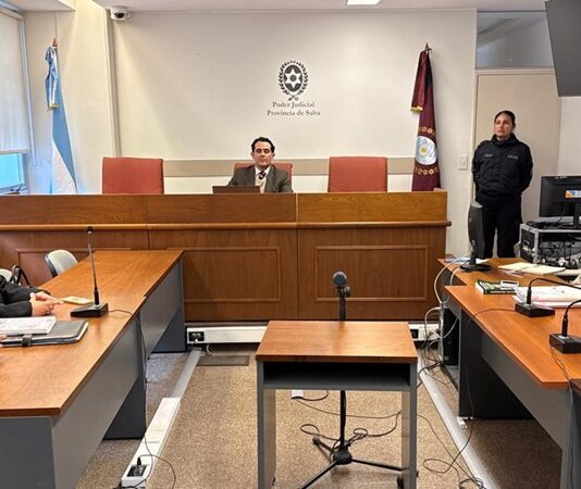 La sombra de la traición en la red: fotografió a su hija de 4 años para la oscuridad de internet y fue condenado
