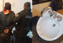 Manos en la masa y cuenta pendiente: cayó de madrugada con un lavatorio robado